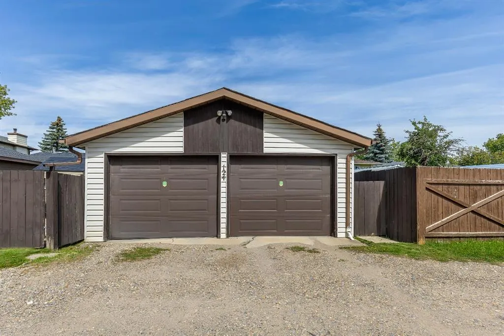 124 Fallswater Road NE