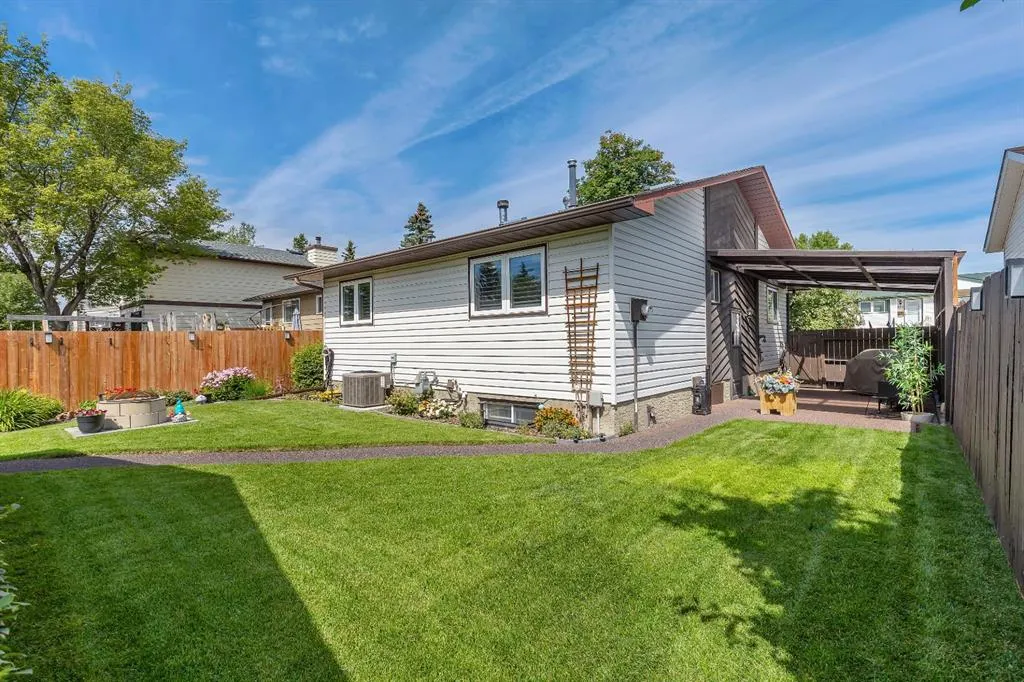 124 Fallswater Road NE