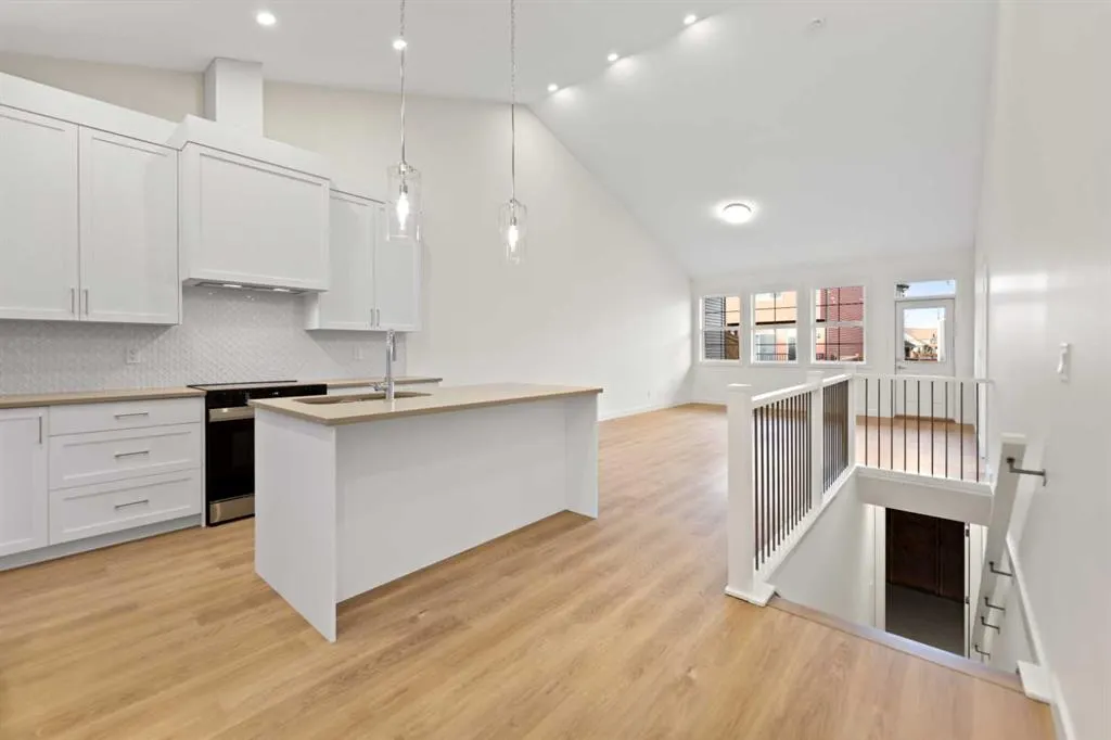 15 Coopersfield Link SW, #300