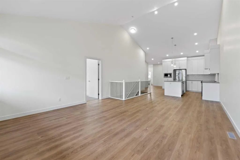15 Coopersfield Link SW, #300
