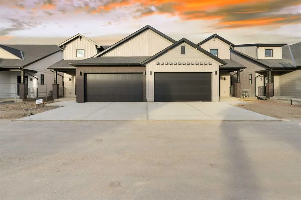 15 Coopersfield Link SW, #300