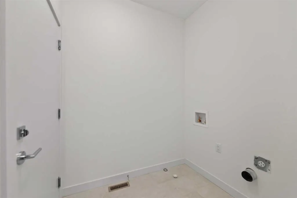 15 Coopersfield Link SW, #300