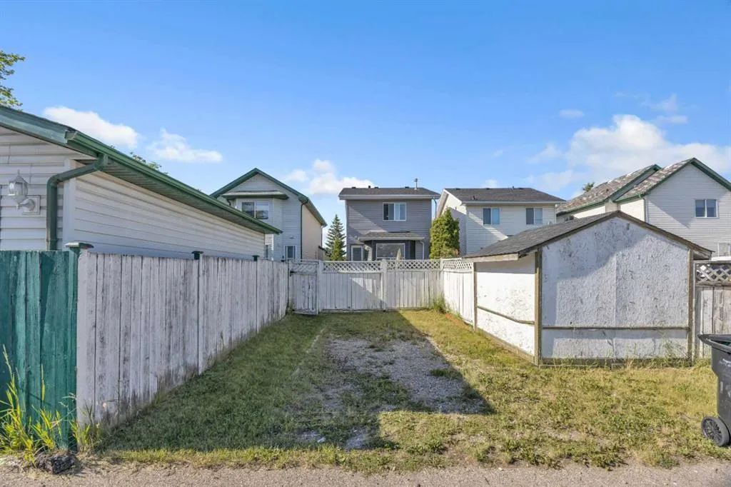 144 Tarington Park NE