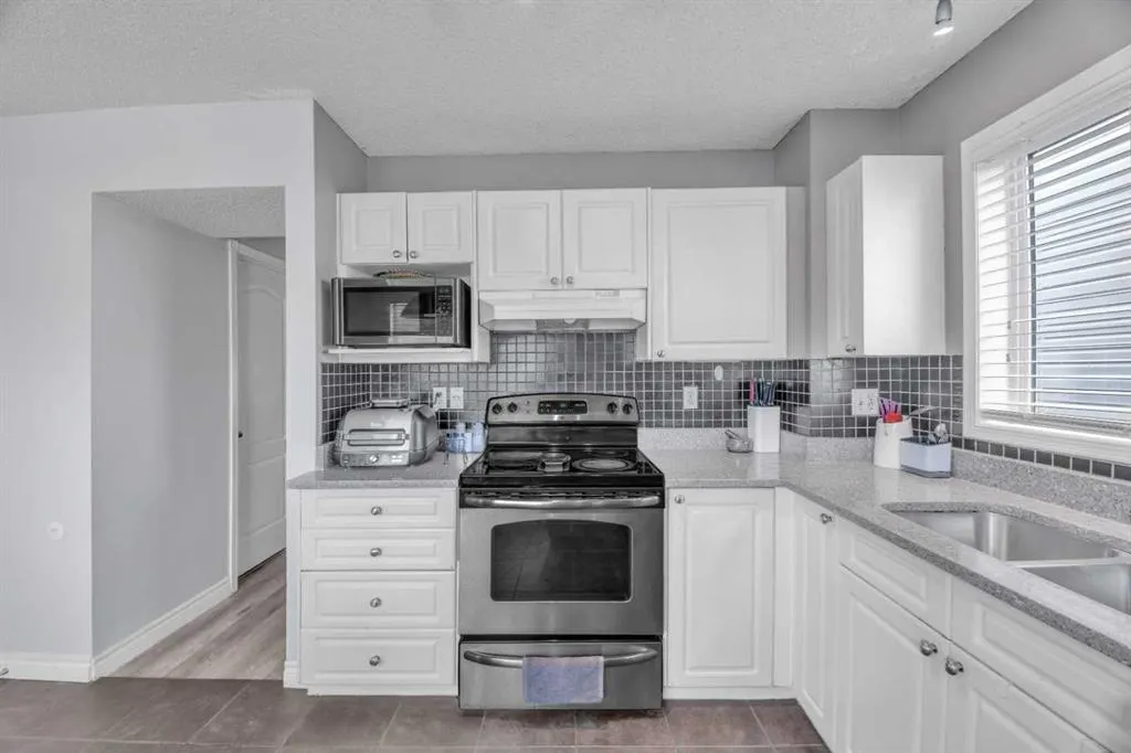 144 Tarington Park NE