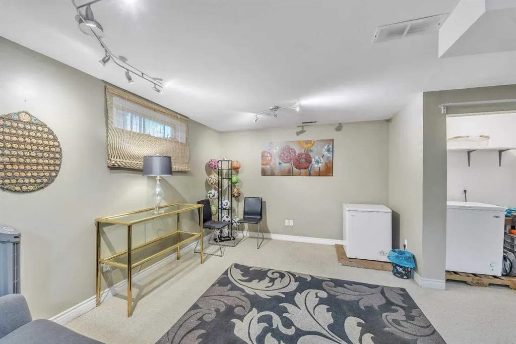 144 Tarington Park NE