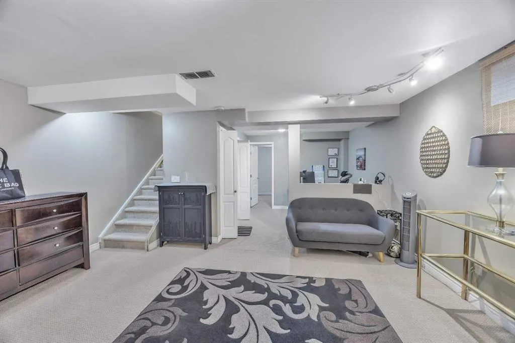 144 Tarington Park NE