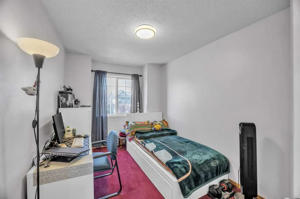 144 Tarington Park NE