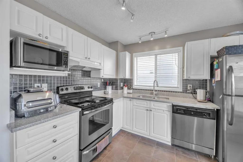 144 Tarington Park NE
