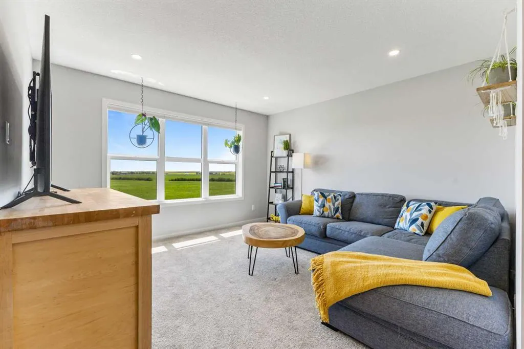 307 Monterey Place SE