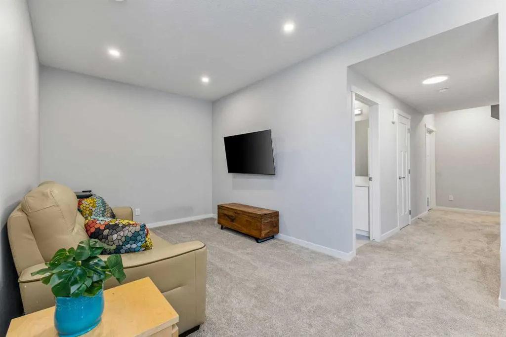 307 Monterey Place SE