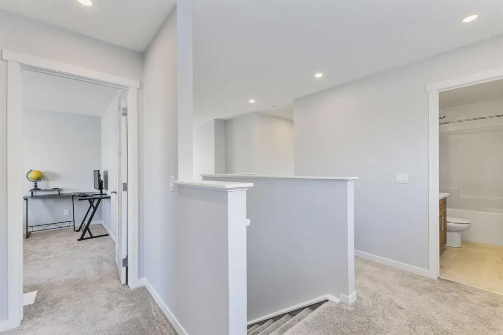 307 Monterey Place SE