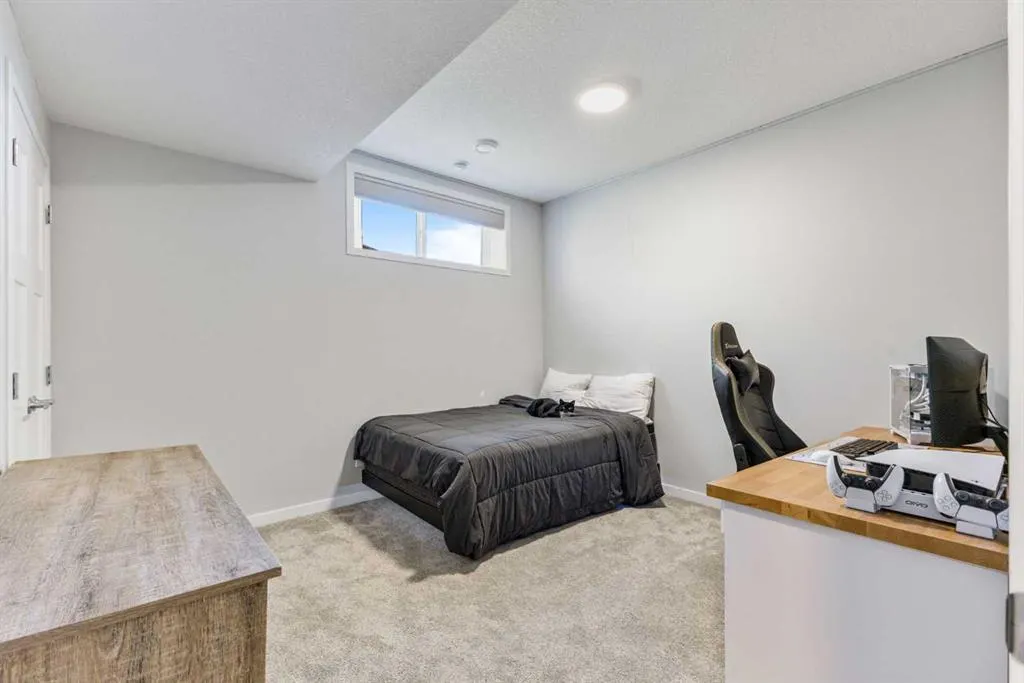 307 Monterey Place SE