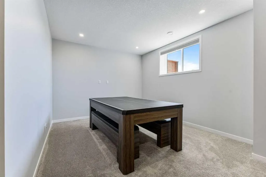 307 Monterey Place SE