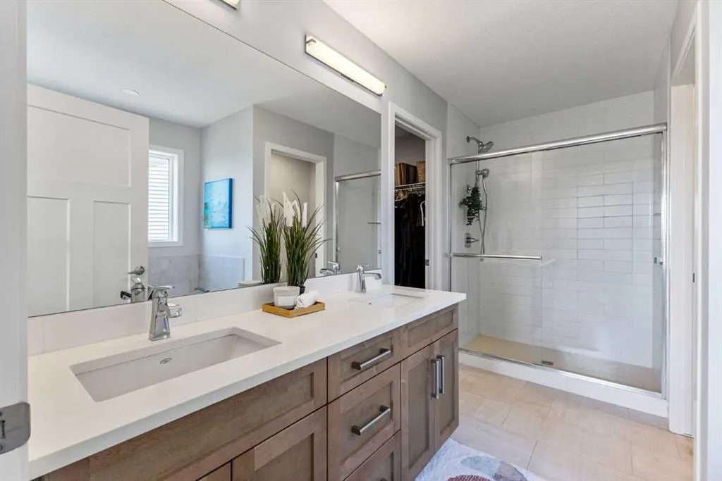 307 Monterey Place SE