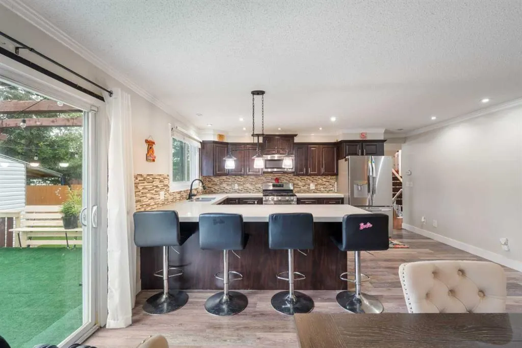 80 TAYLOR Way SE