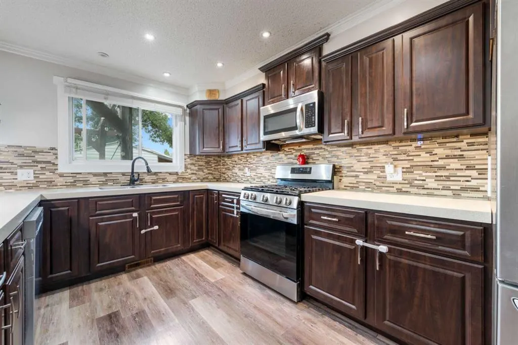 80 TAYLOR Way SE