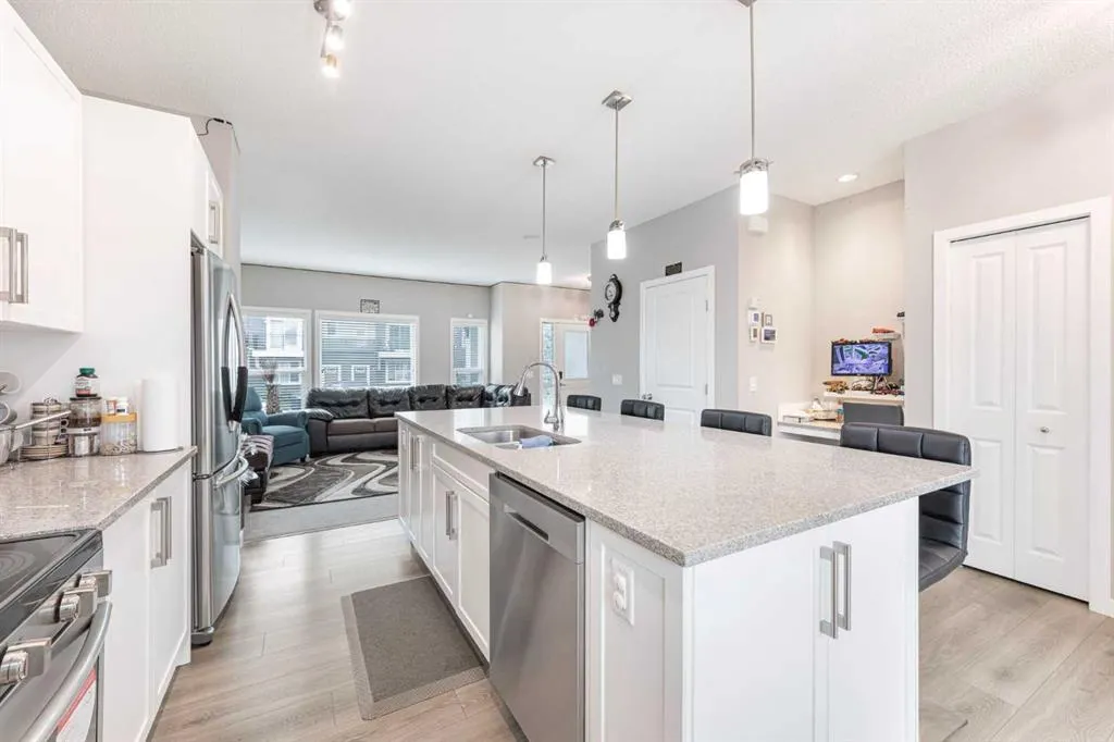25 Cornerstone Manor NE