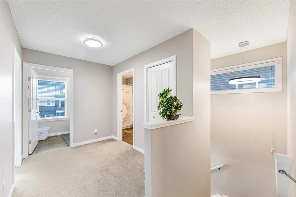 25 Cornerstone Manor NE