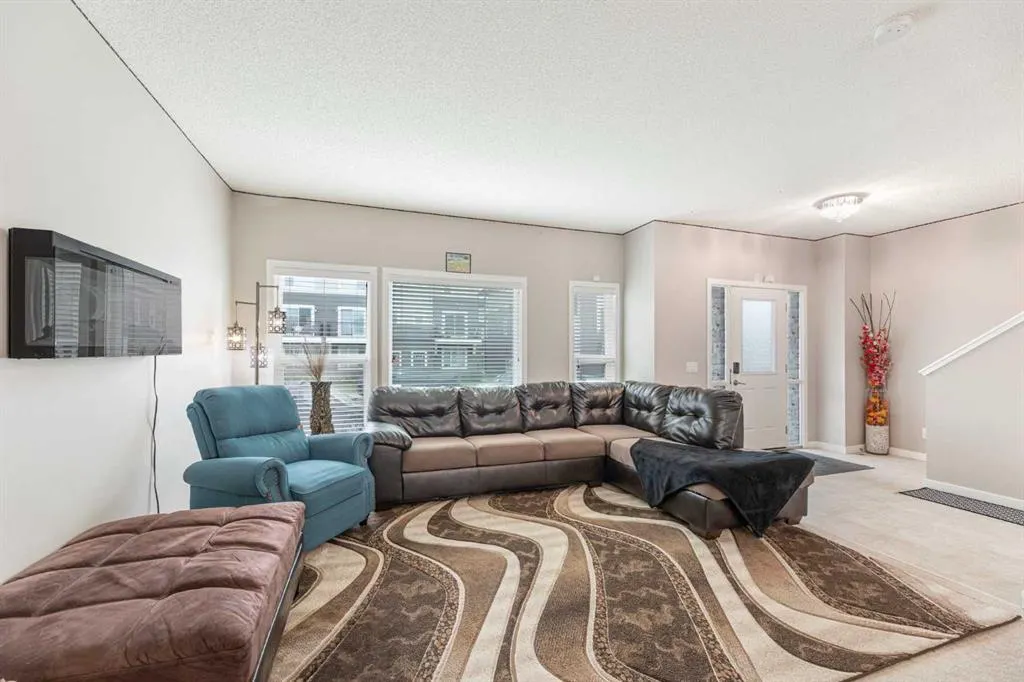 25 Cornerstone Manor NE
