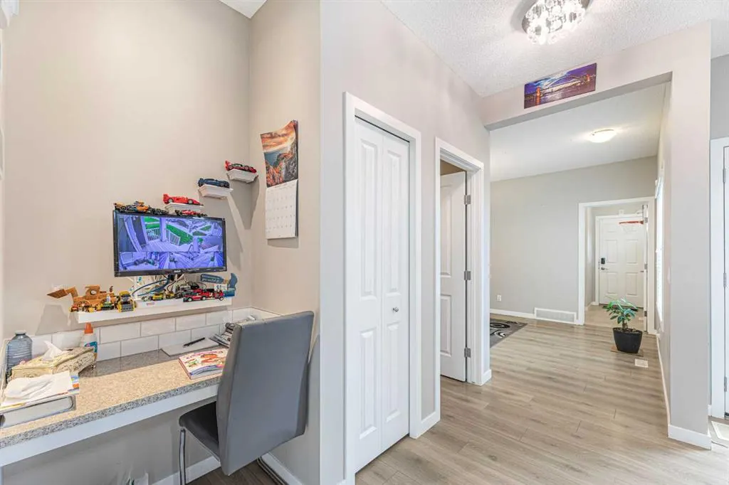 25 Cornerstone Manor NE