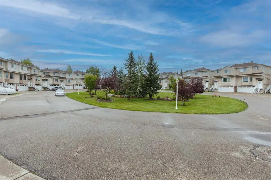 136 Country Hills Gardens NW