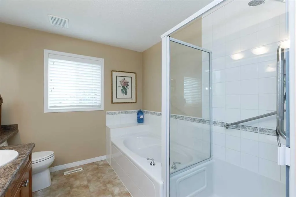 136 Country Hills Gardens NW