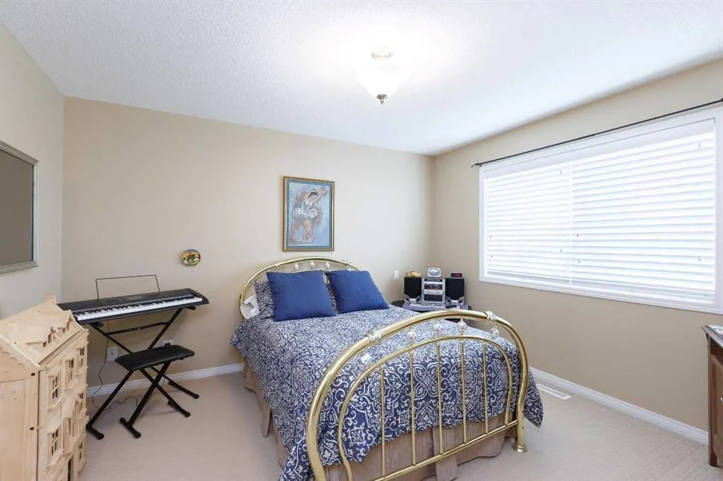 136 Country Hills Gardens NW