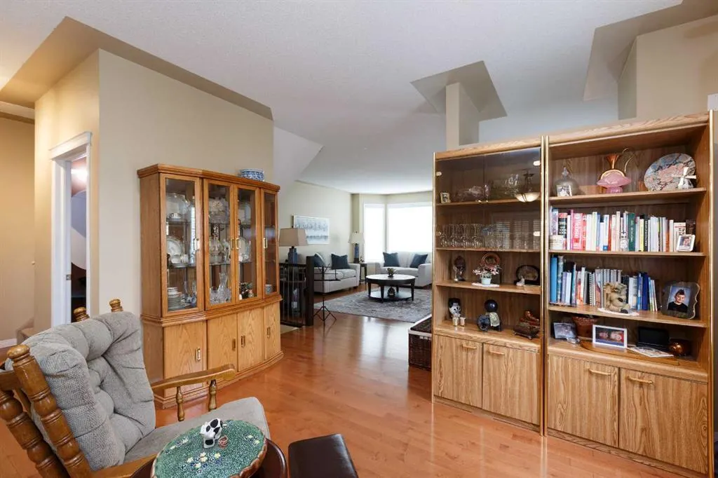 136 Country Hills Gardens NW