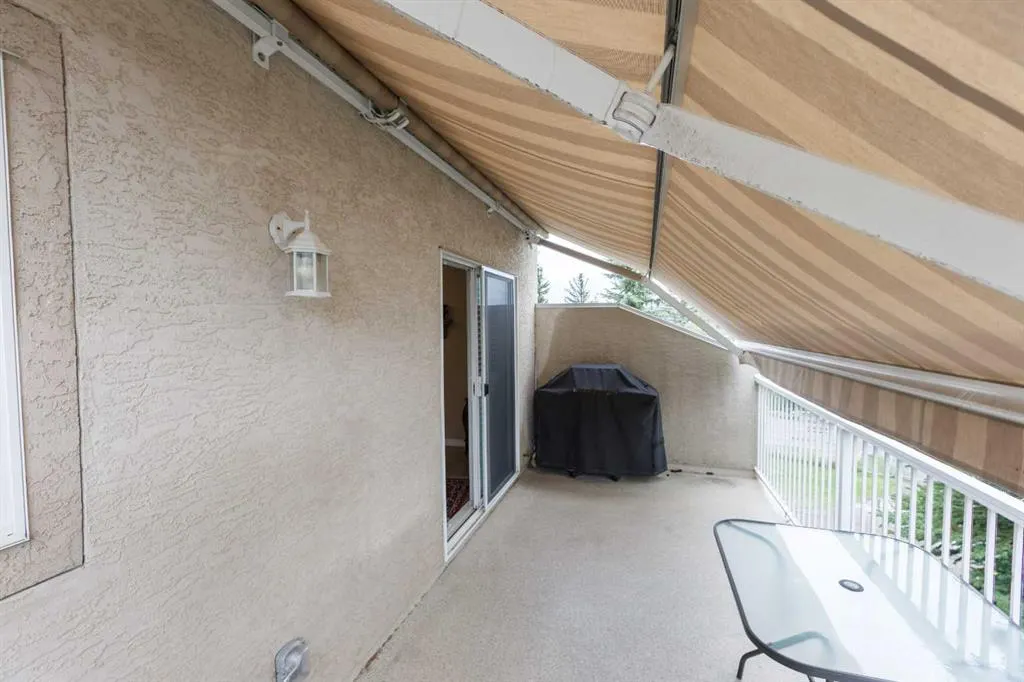 136 Country Hills Gardens NW