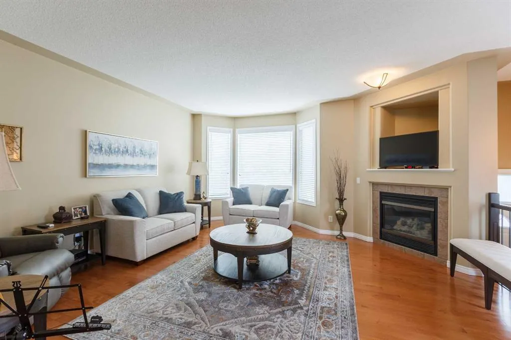 136 Country Hills Gardens NW