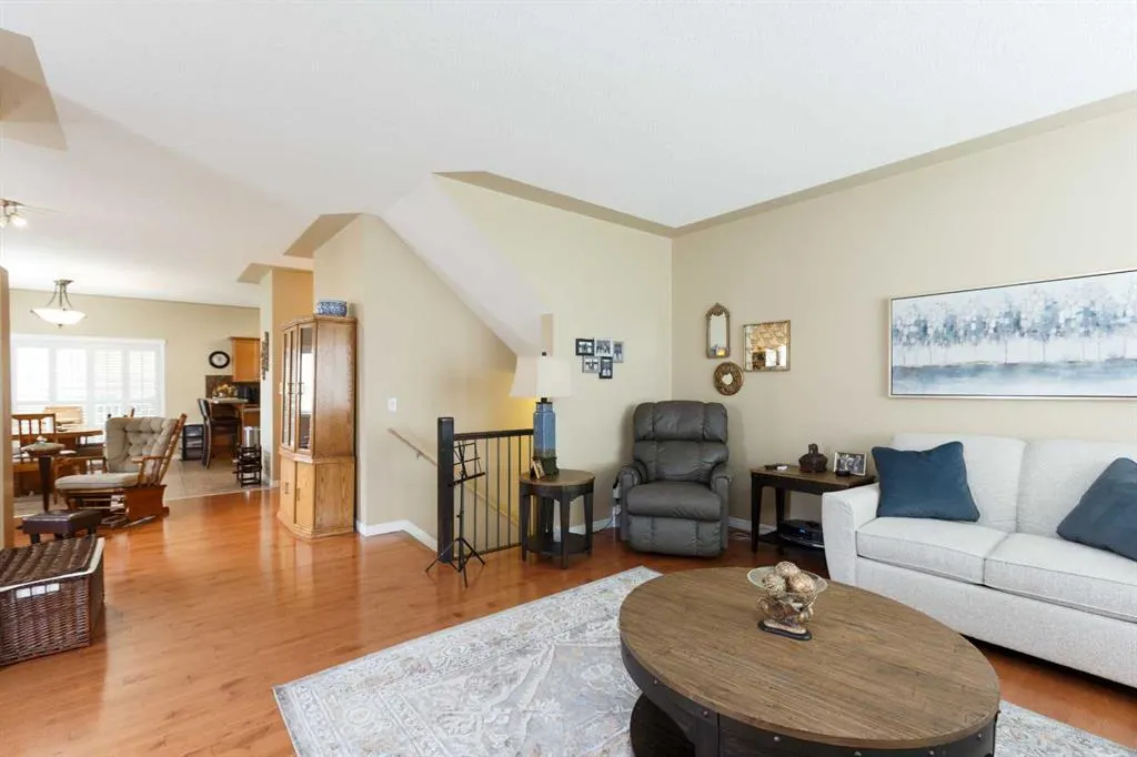 136 Country Hills Gardens NW