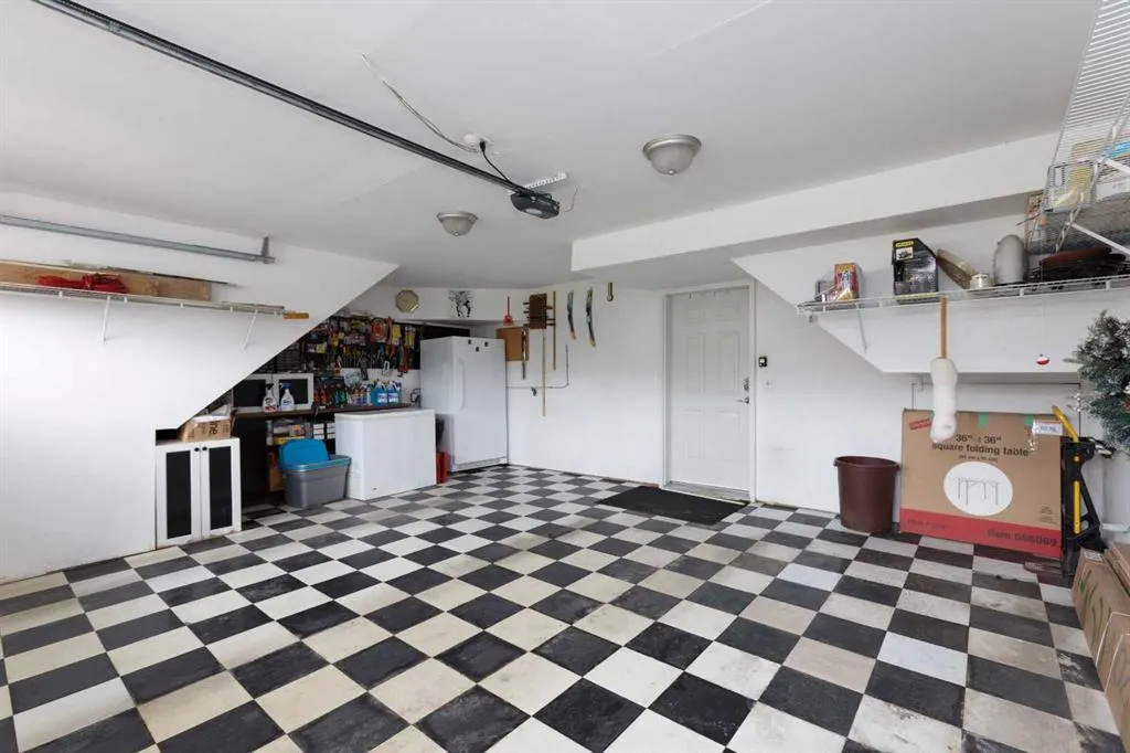 136 Country Hills Gardens NW