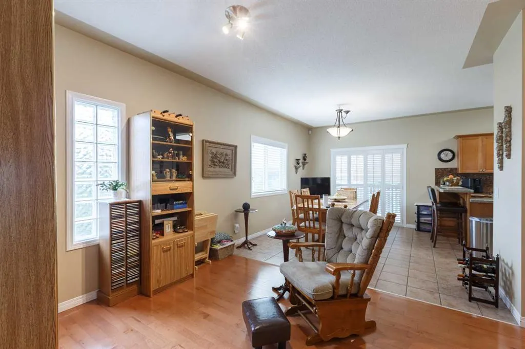 136 Country Hills Gardens NW