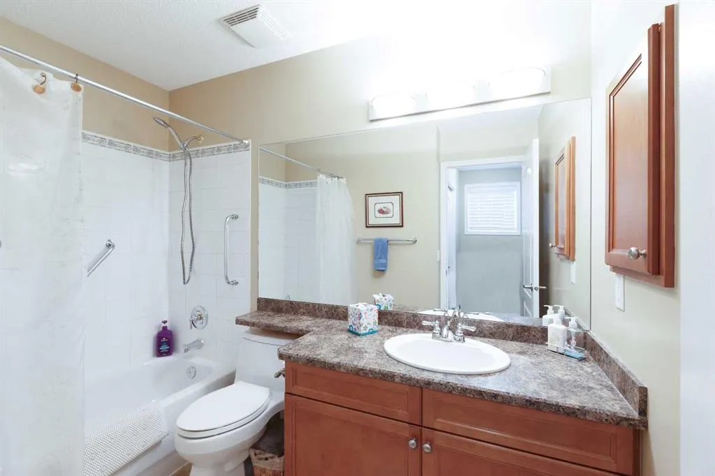 136 Country Hills Gardens NW