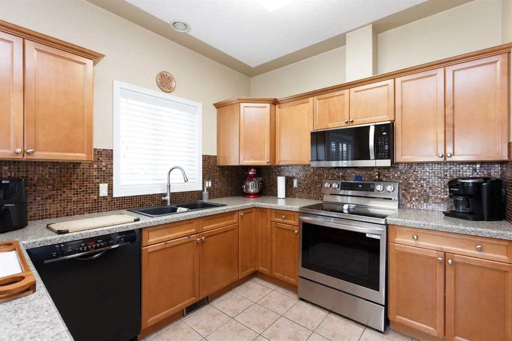 136 Country Hills Gardens NW