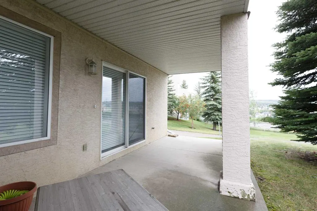 136 Country Hills Gardens NW