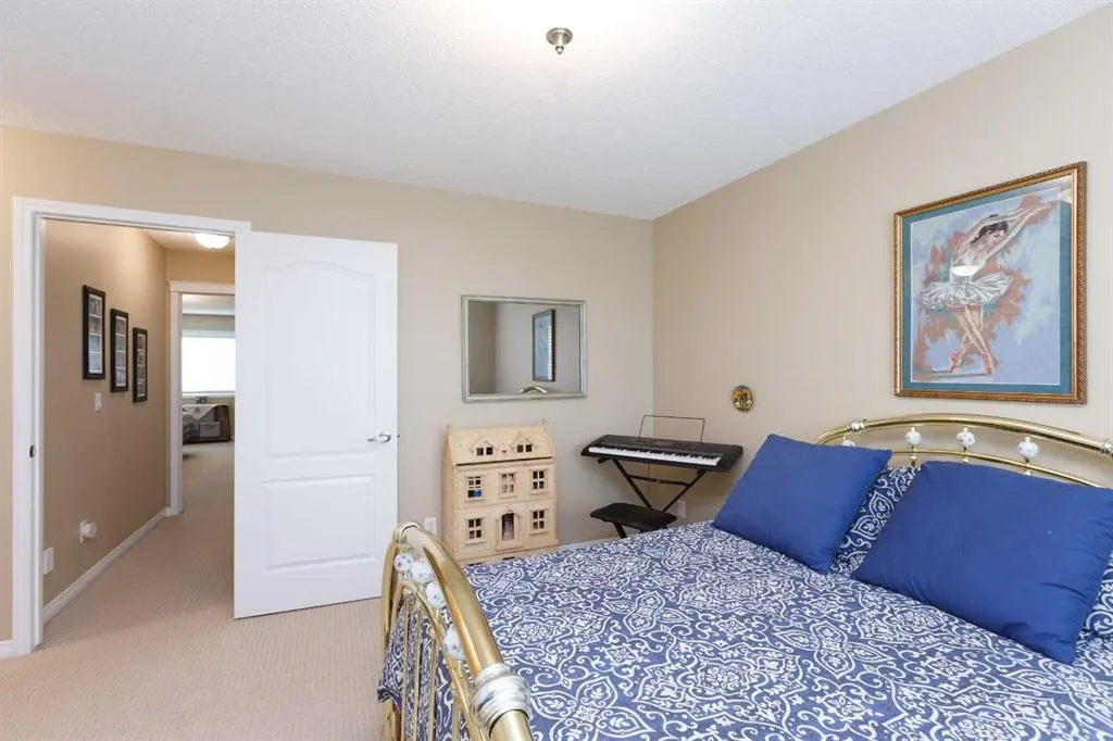 136 Country Hills Gardens NW