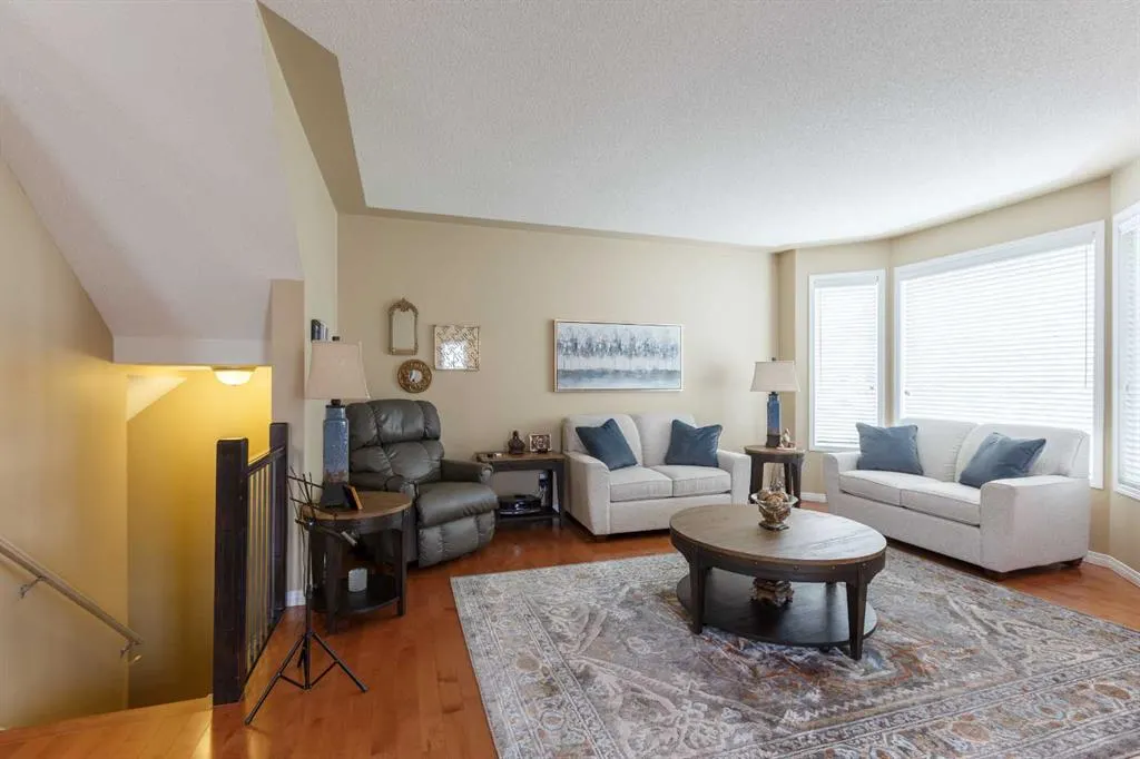 136 Country Hills Gardens NW