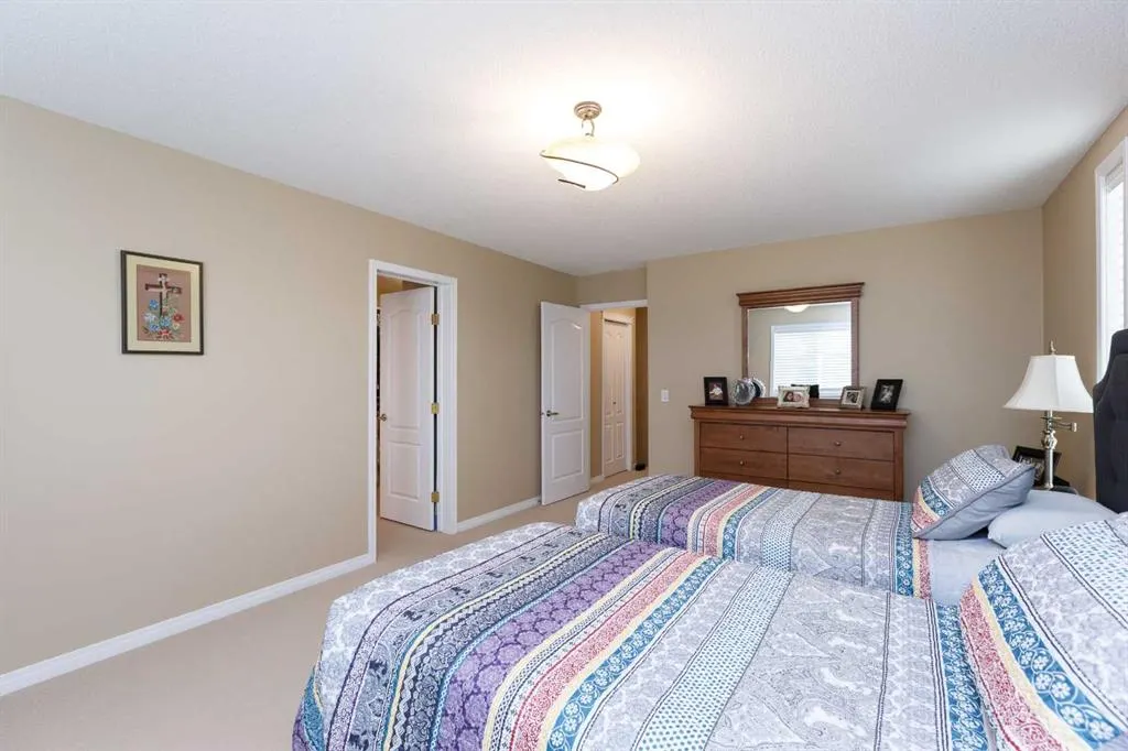 136 Country Hills Gardens NW