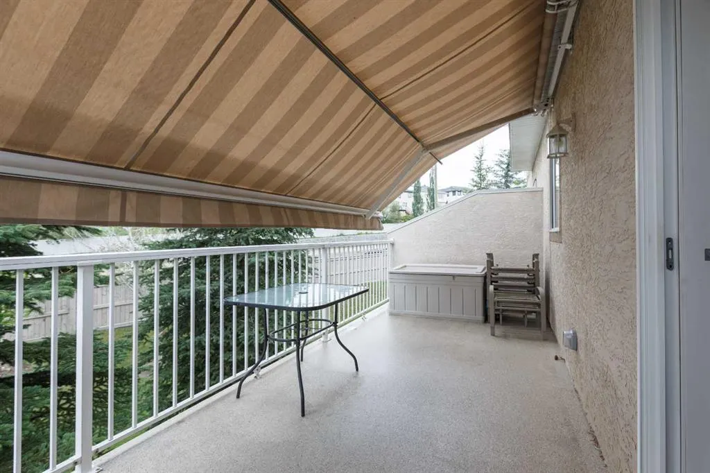 136 Country Hills Gardens NW