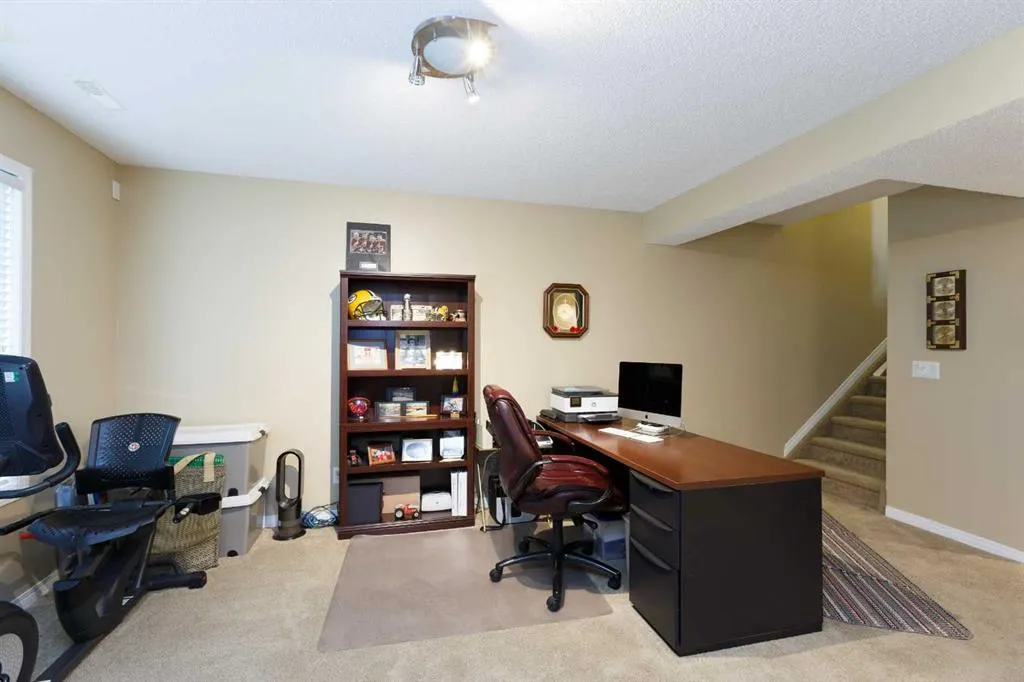 136 Country Hills Gardens NW