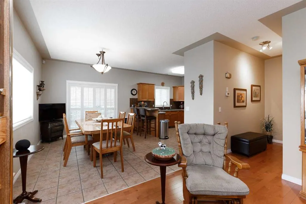 136 Country Hills Gardens NW