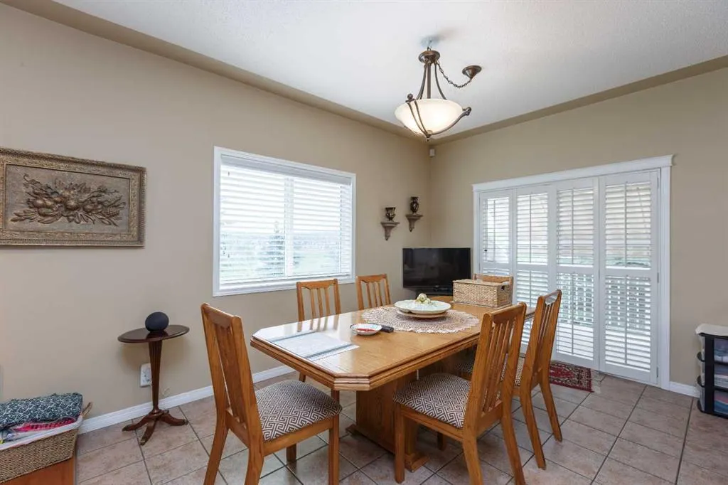 136 Country Hills Gardens NW