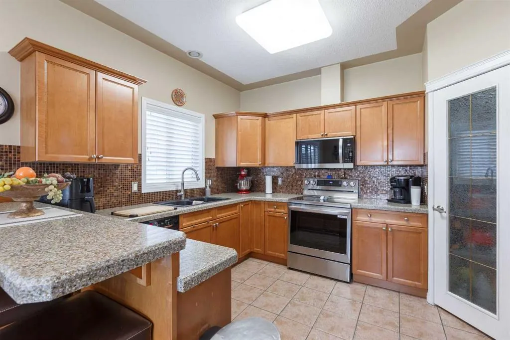 136 Country Hills Gardens NW