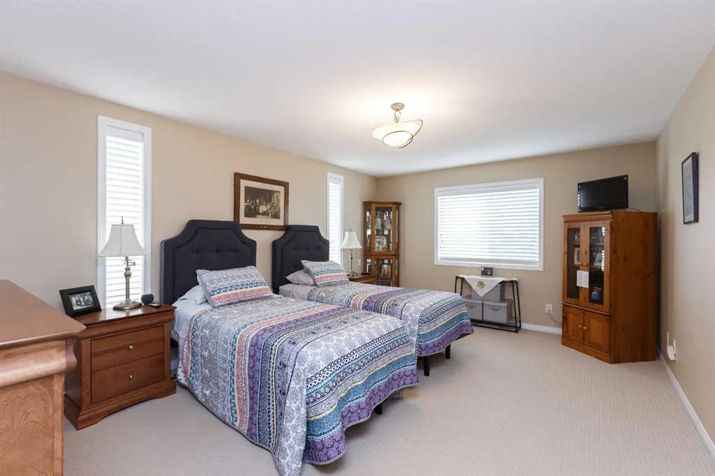 136 Country Hills Gardens NW