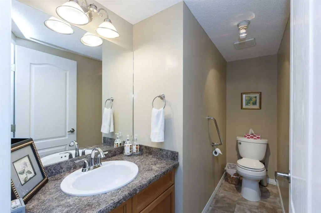 136 Country Hills Gardens NW