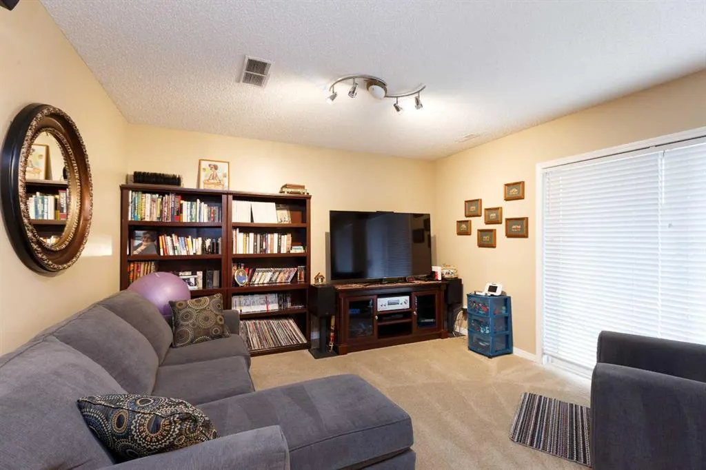 136 Country Hills Gardens NW