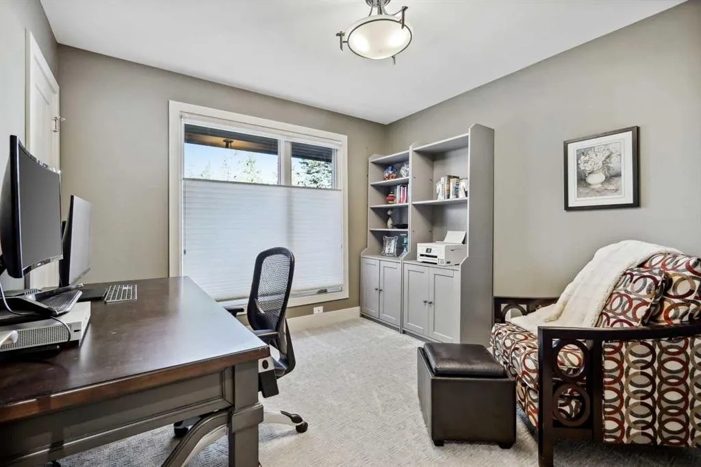 127 Varsity Estates Grove NW