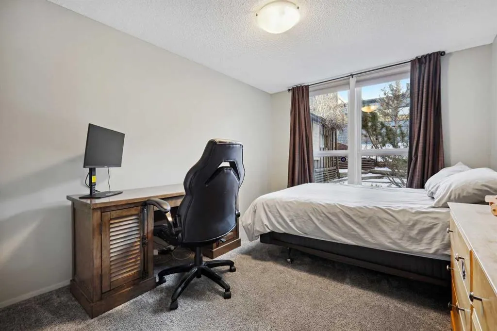 127 Varsity Estates Grove NW