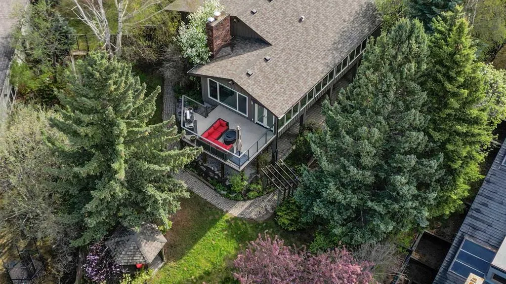 127 Varsity Estates Grove NW